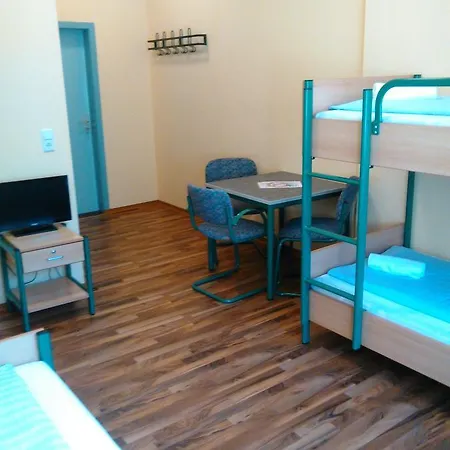 Internationales Gaestehaus Hostel *